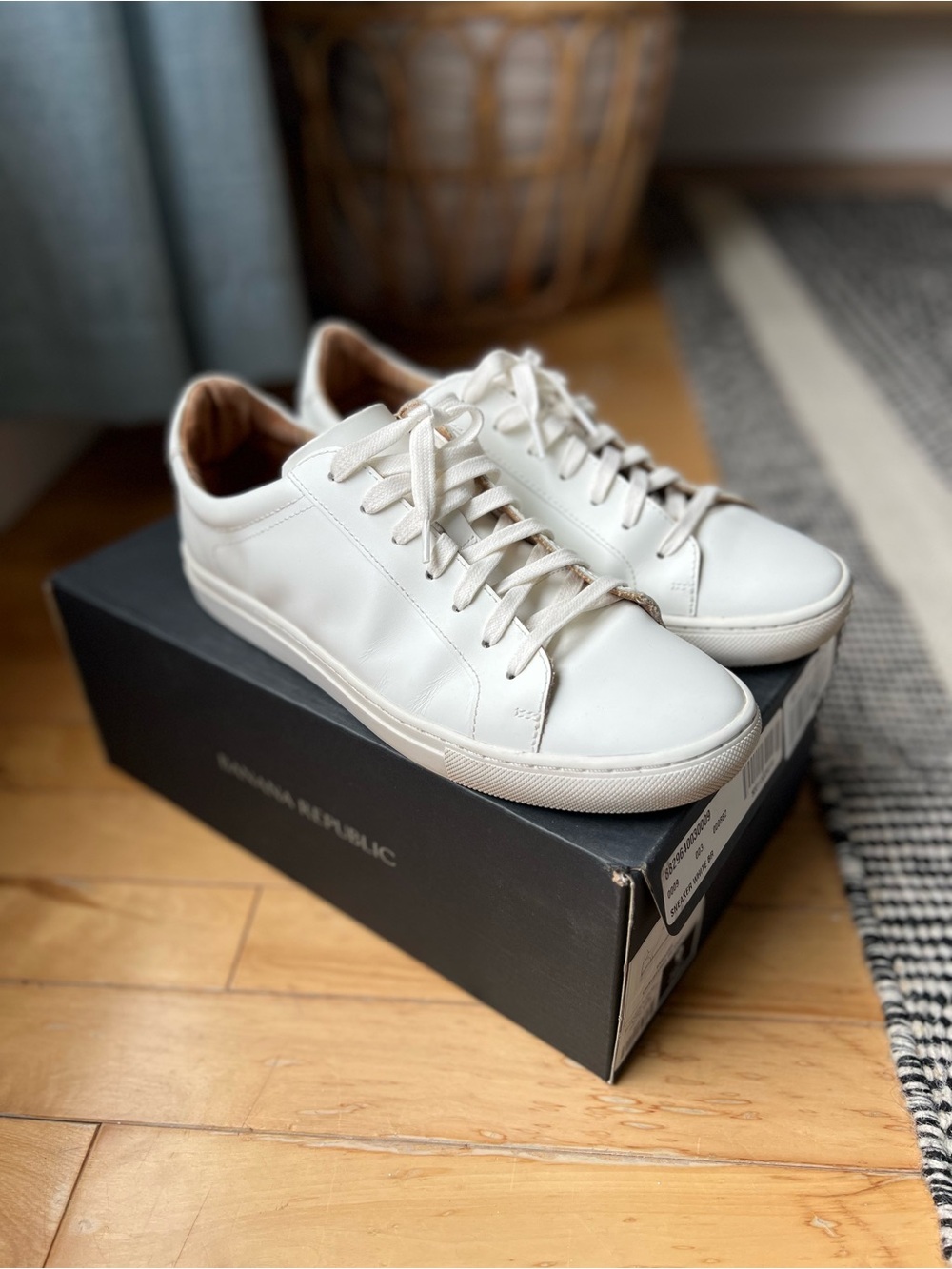 Banana Republic White Sneaker